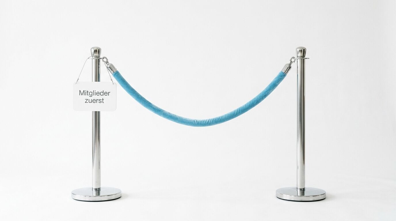 Absperrung mit blauem Seil und einem Schild mit der Aufschrift „Mitglieder zuerst“