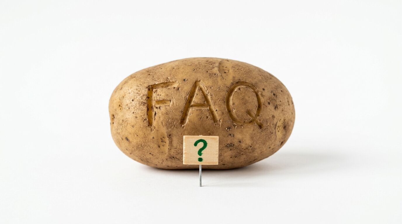 Eine Kartoffel mit eingeritztem „FAQ“ und davor ein Holzschild mit grünem Fragezeichen