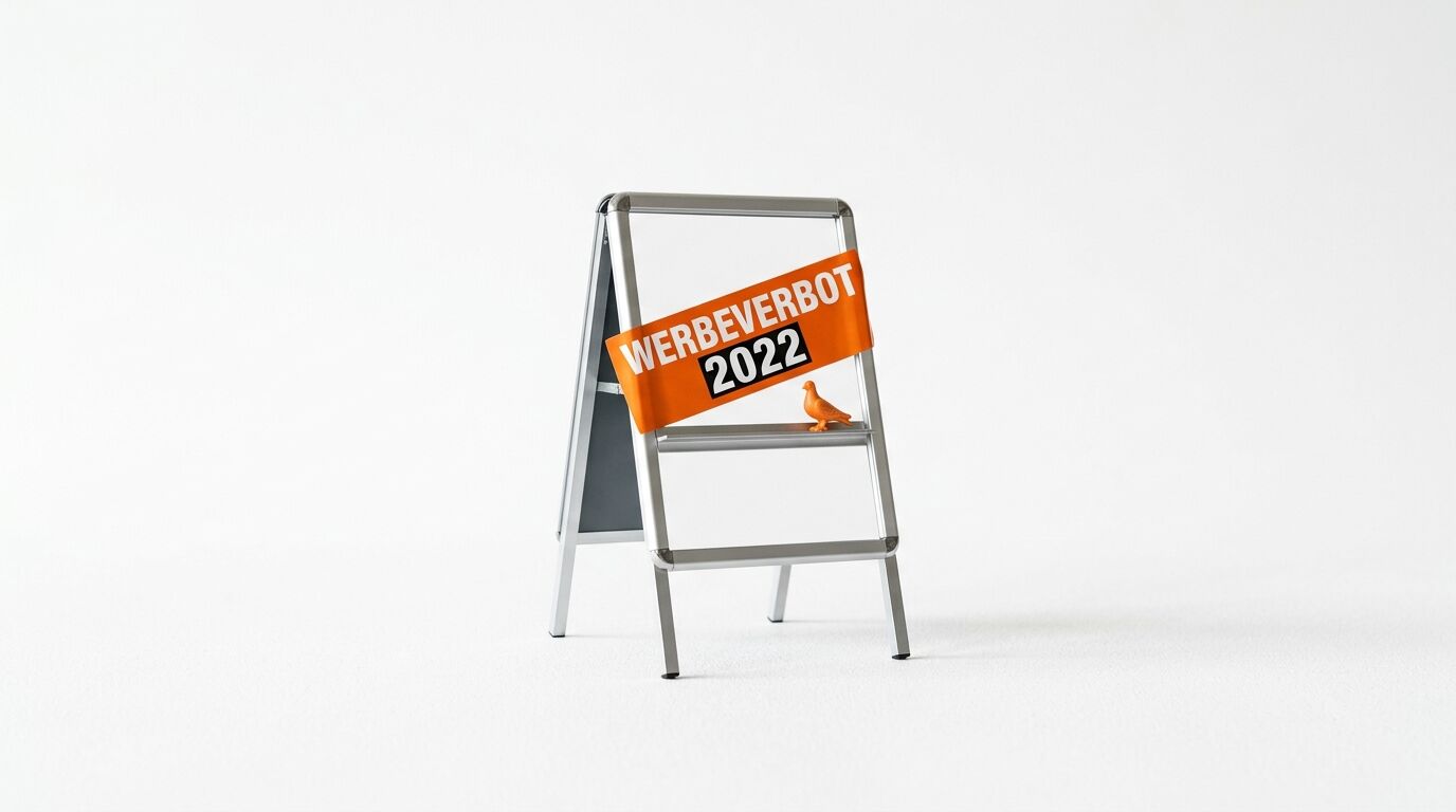 Ein kleiner Metallaufsteller mit der Aufschrift „WERBEVERBOT 2022“