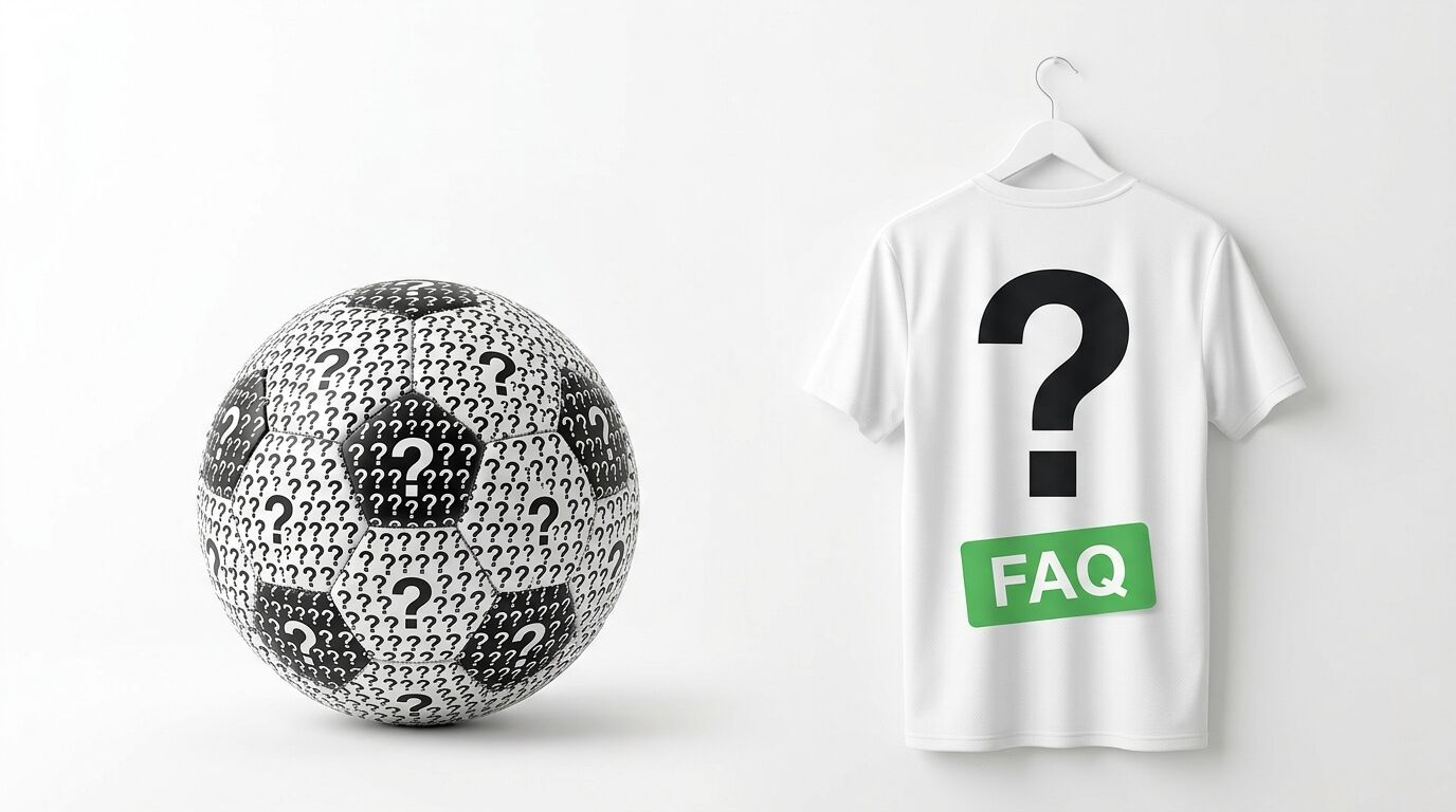 Fußball mit Fragezeichen und T-Shirt mit Fragezeichen und „FAQ“-Schild auf weißem Grund