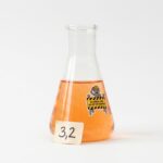 Chemielaborant: Die Reaktion läuft im Kolben, nicht im Chat