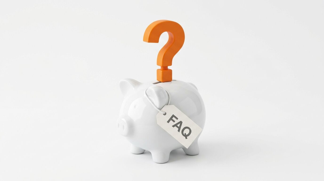 Ein weißes Sparschwein mit einem orangefarbenen Fragezeichen und einem FAQ-Anhänger