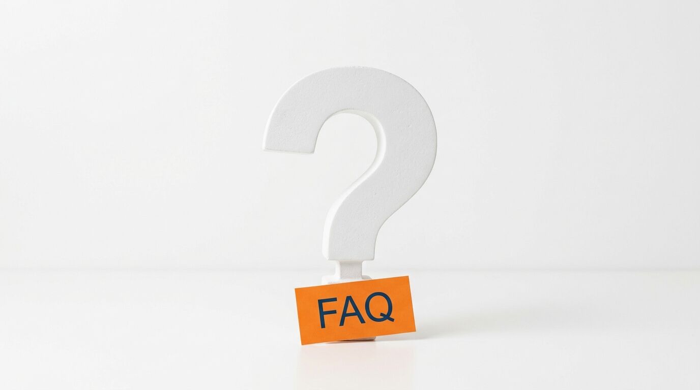 Ein weißes Fragezeichen, das auf einem orangefarbenen Schild mit der Aufschrift „FAQ“ steht