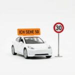 Tesla FSD fährt in Brüssels Tempo-30-Zonen im Schnitt 44 km/h, kurz vor der EU-Abstimmung
