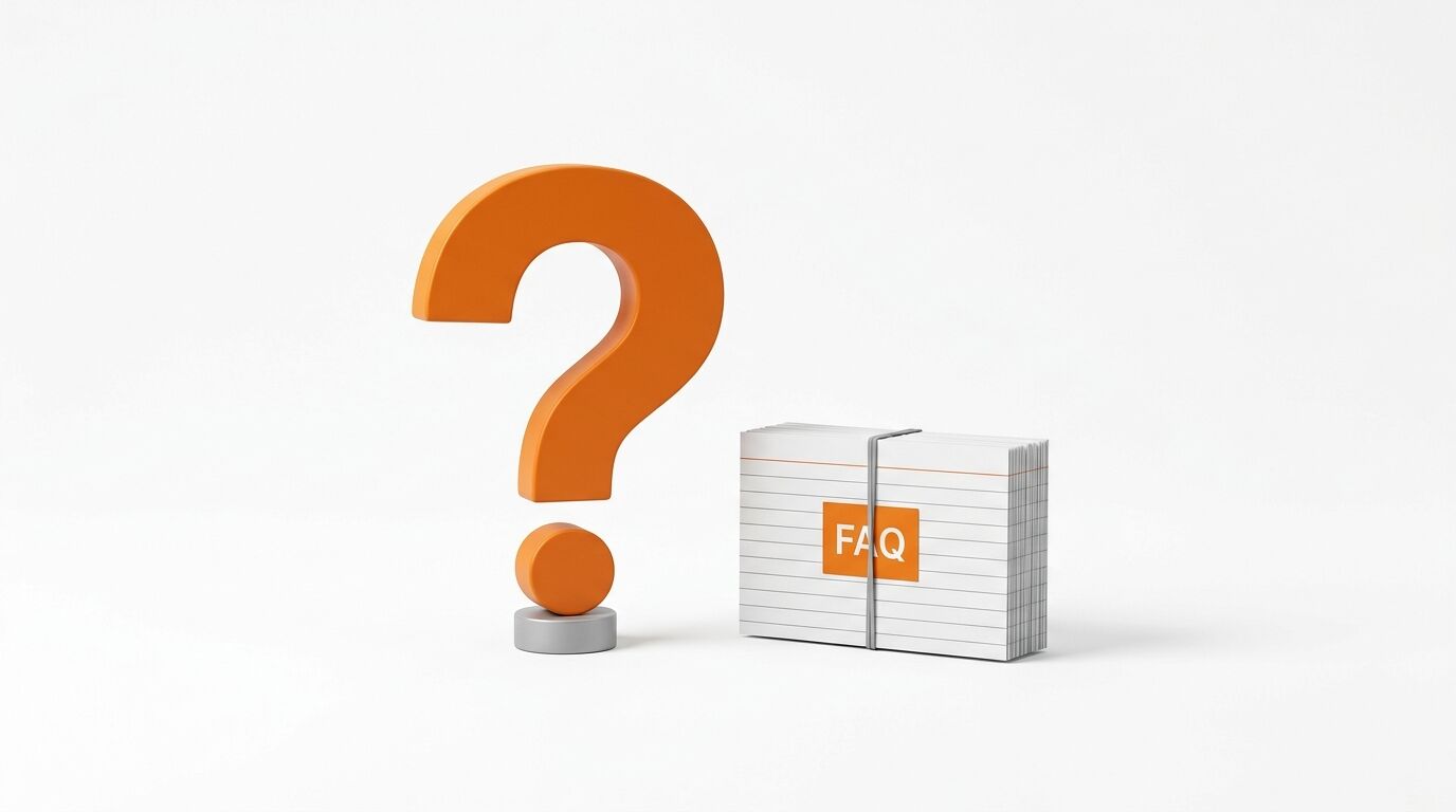 Oranges Fragezeichen und ein Stapel linierter Karteikarten mit der Aufschrift „FAQ“