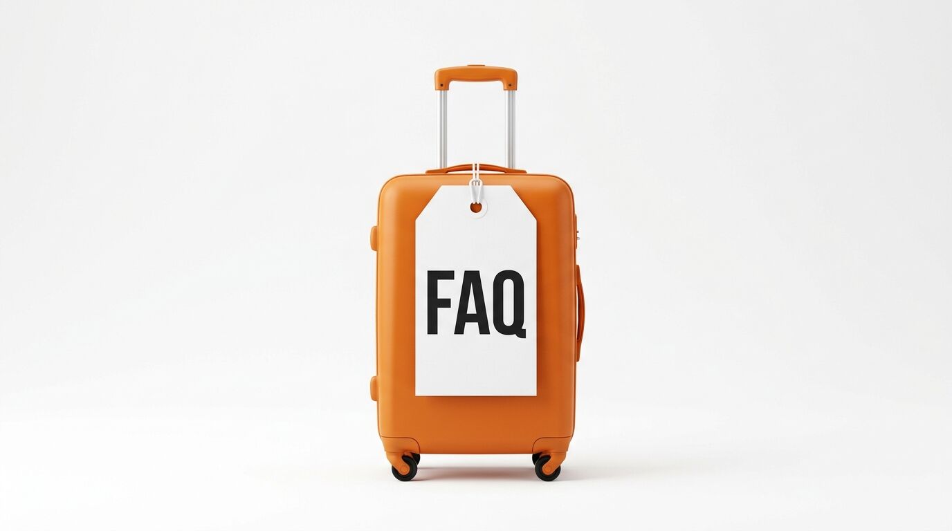 Oranger Koffer mit ausziehbarem Griff und weißem Anhänger mit der Aufschrift FAQ
