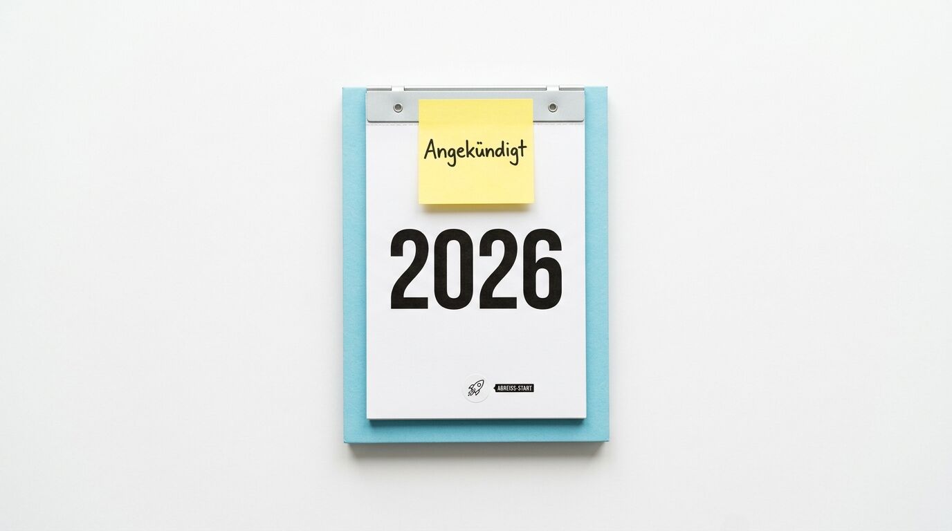 Kalender 2026 auf Klemmbrett, gelber Zettel mit Aufschrift „Angekündigt“, Raketen-Icon