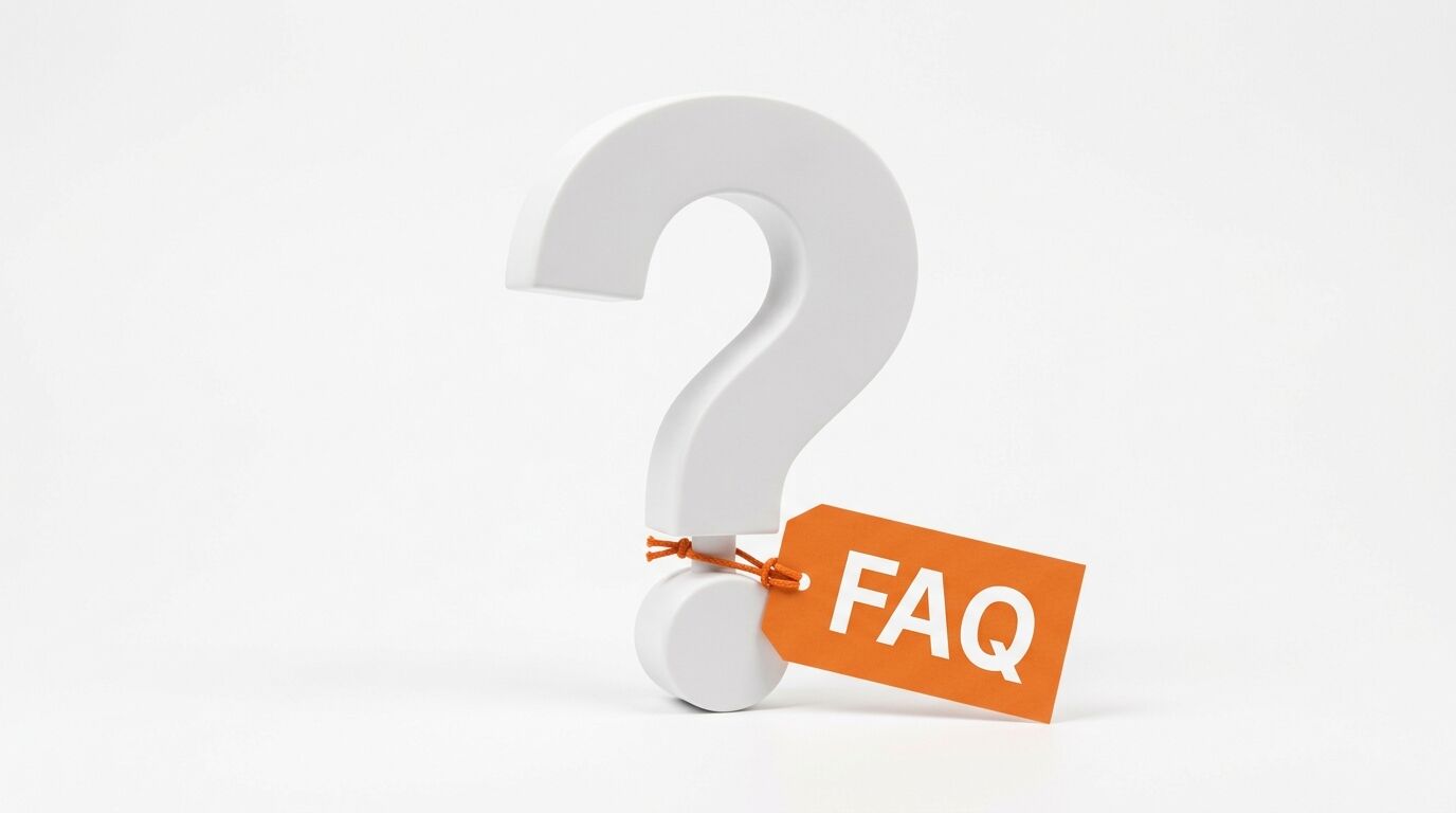 Ein weißes Fragezeichen mit einem orangen Anhänger, beschriftet mit „FAQ“