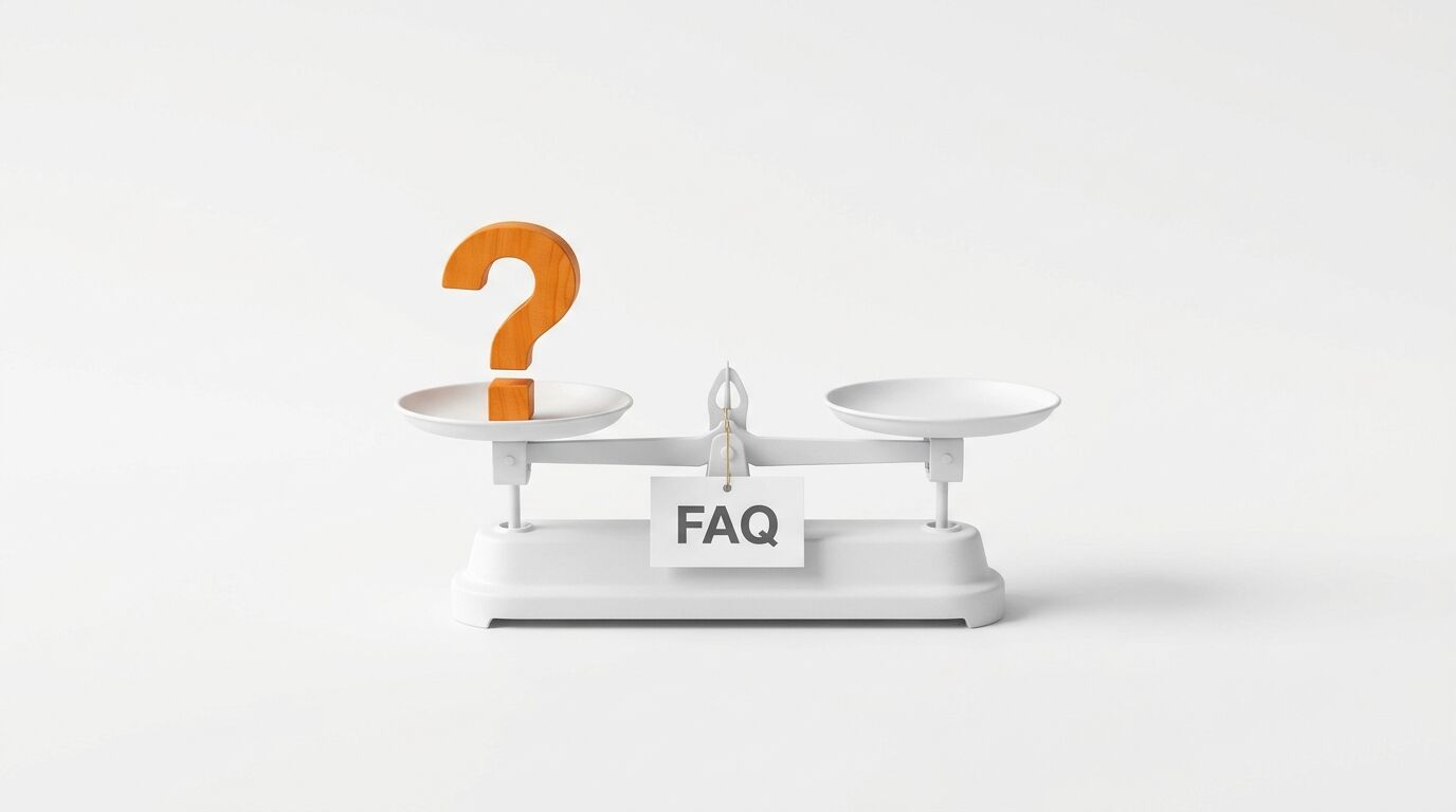 Eine Waage mit einem Fragezeichen auf einer Waagschale und dem Wort „FAQ“ in der Mitte