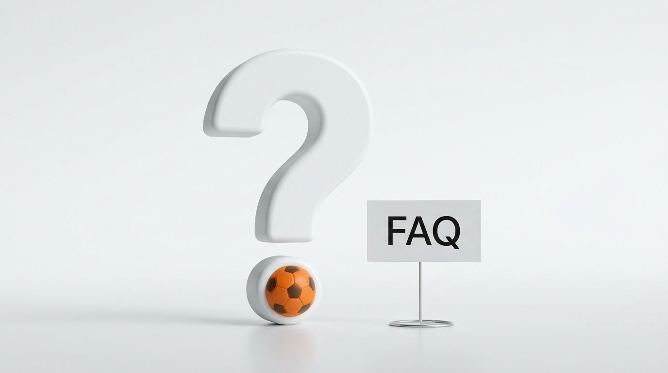 Ein weißes Fragezeichen mit einem Fußball statt Punkt neben einem FAQ-Schild auf grau
