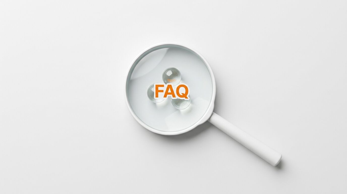 Draufsicht einer weißen Lupe, die drei Kugeln und den orangefarbenen Text