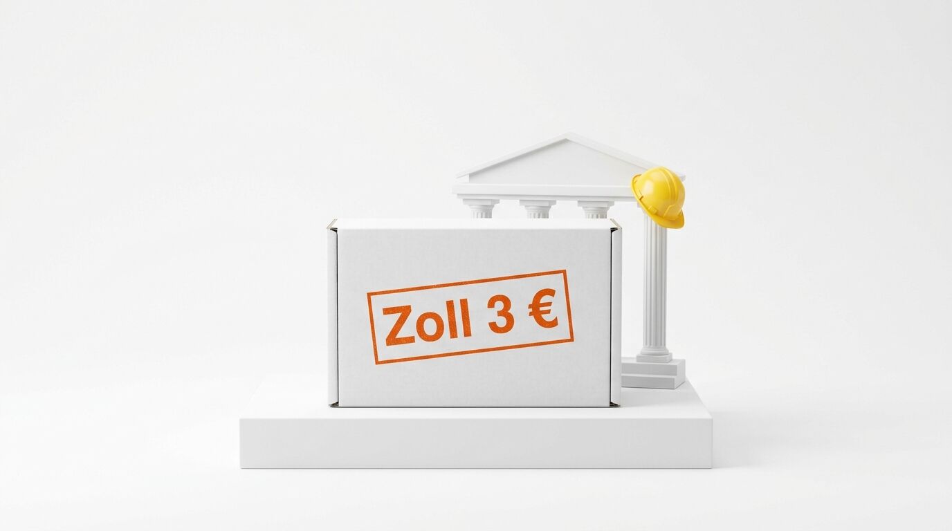 Weißer Karton mit „Zoll 3 €“-Aufdruck vor weißer Säule und Helm auf weißem Podest