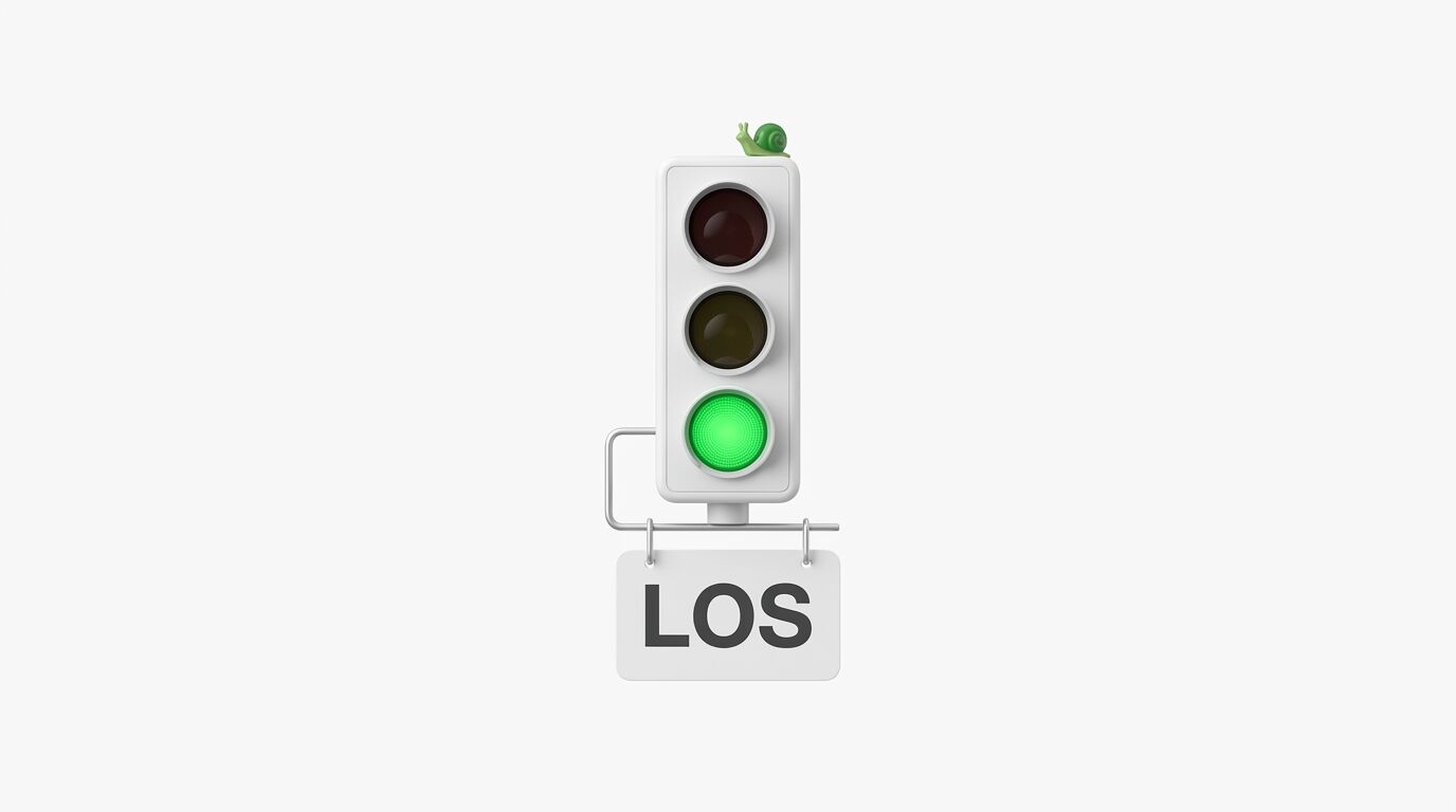 Grüne Ampel mit Schnecke oben und Schild unten mit Aufschrift „LOS“